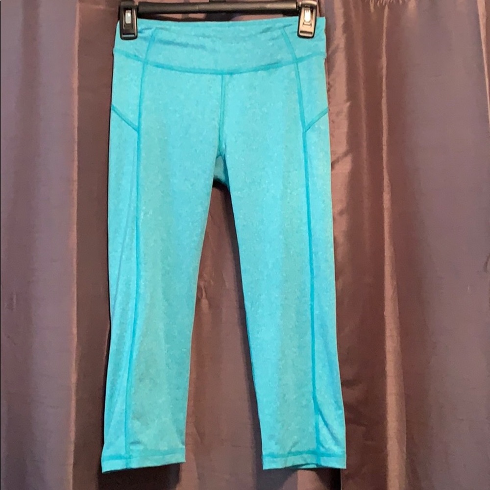 Blue cropped athletic leggings